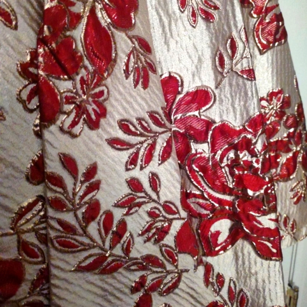 Dresses - Picture 2 of 4